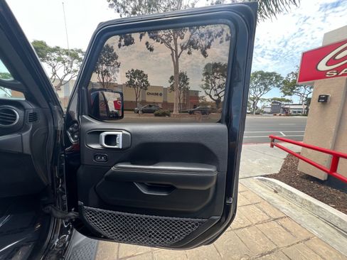 Used 2020 Jeep Gladiator Overland AWD/4WD image 33