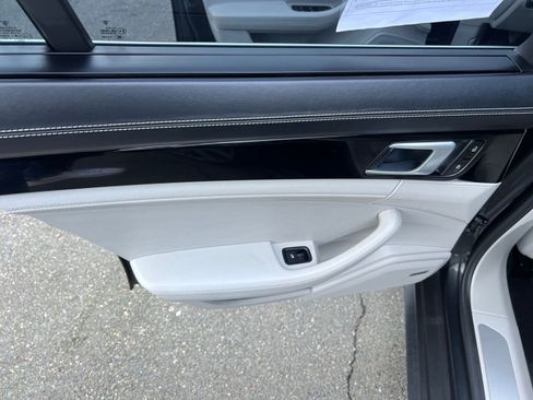 Used 2019 Porsche Panamera 4S image 27