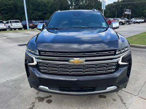 Used 2023 Chevrolet Suburban Premier w/ Premium Package 2 RWD image 9