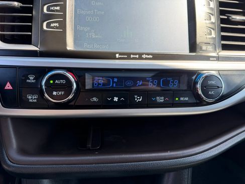 Used 2017 Toyota Highlander XLE AWD/4WD image 33