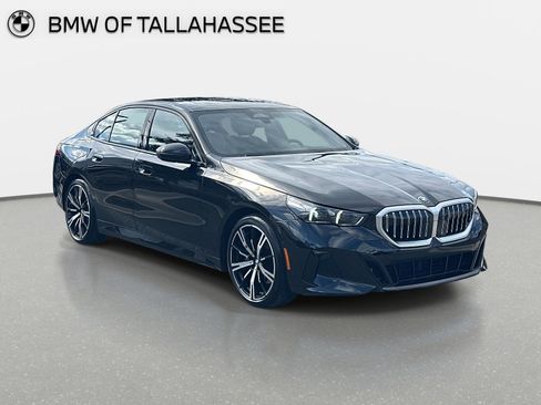 Used 2025 BMW 530i w/ M Sport Package image 3