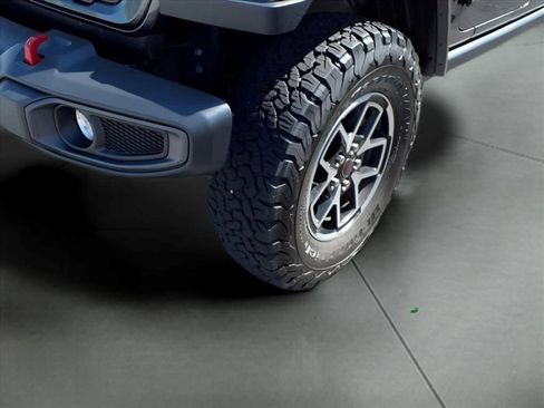 Used 2024 Jeep Wrangler Unlimited Rubicon AWD/4WD image 13
