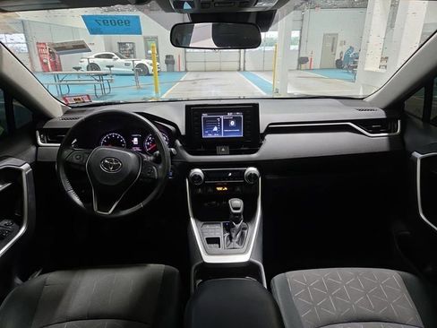 Used 2019 Toyota RAV4 XLE AWD/4WD image 10