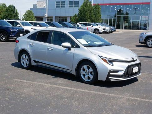 Certified 2026 Toyota Corolla SE FWD image 2