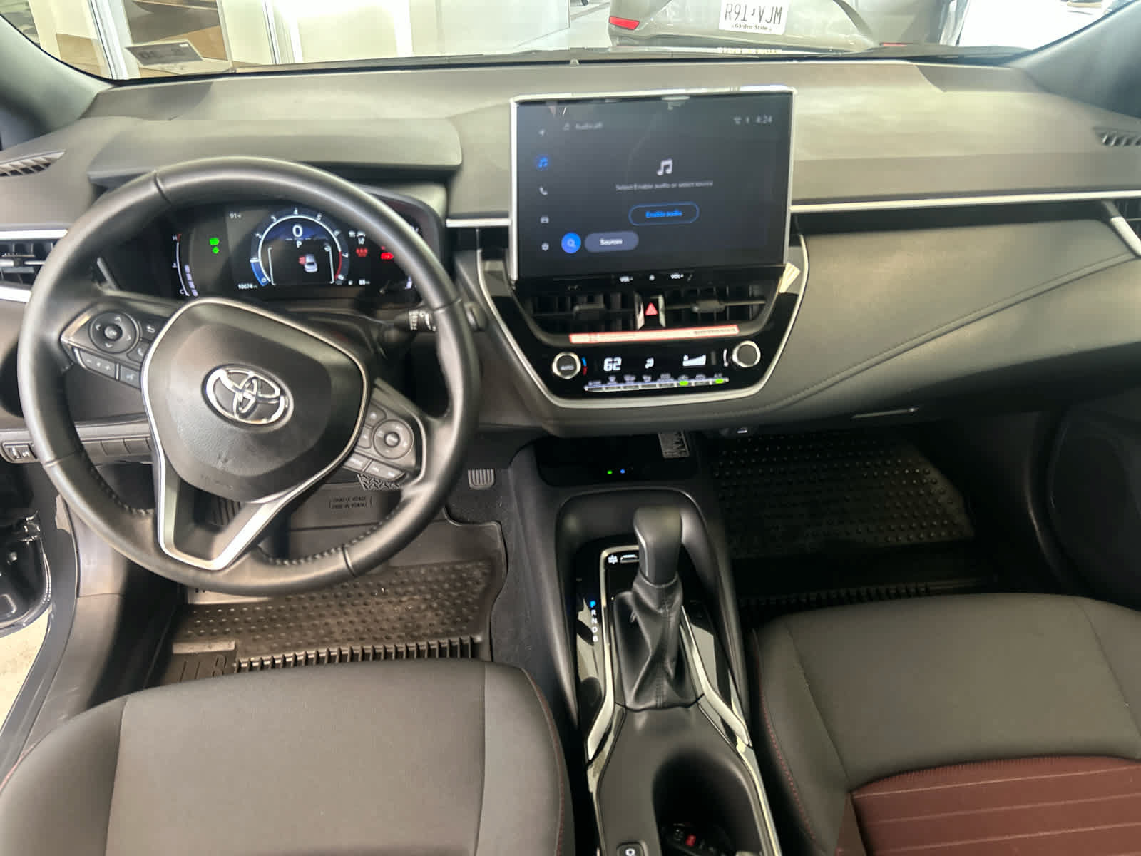 Used 2025 Toyota Corolla SE w/ SE Premium Package FWD image 15