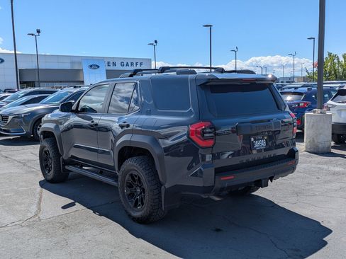 Used 2025 Toyota 4Runner SR5 AWD/4WD image 8