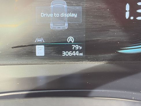 Used 2025 Kia Soul LX w/ LX Technology Package FWD image 38