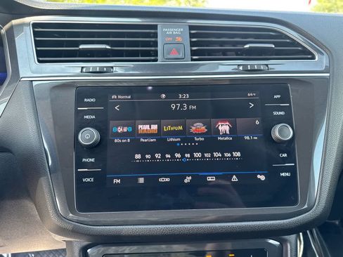 Used 2023 Volkswagen Tiguan SE AWD/4WD image 17