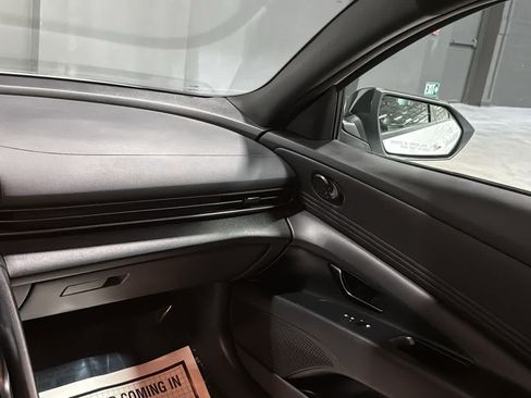Used 2025 Hyundai Elantra Sport FWD image 23