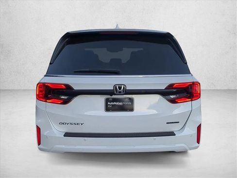 New 2026 Honda Odyssey Touring image 8
