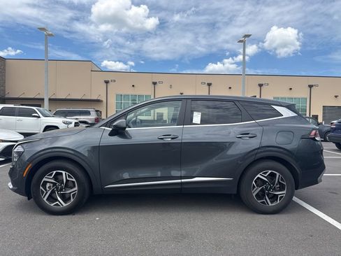 Used 2024 Kia Sportage LX image 4