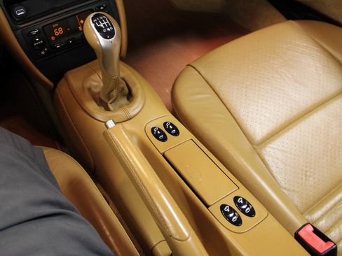 Used 2001 Porsche 911 Cabriolet image 35