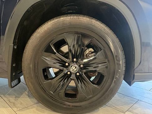 Used 2026 Toyota Highlander XLE AWD/4WD image 9