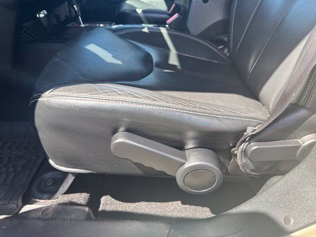 Used 2017 Jeep Wrangler Unlimited Sahara w/ Connectivity Group AWD/4WD image 15