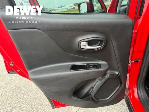 Used 2020 Jeep Renegade Altitude AWD/4WD image 23