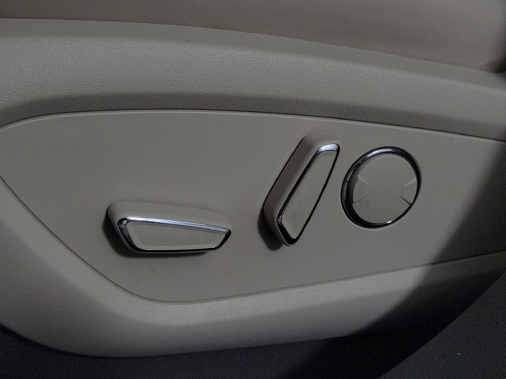 Used 2019 Lincoln Nautilus Reserve FWD image 17