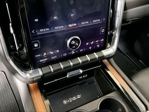 Used 2025 GMC Yukon Denali AWD/4WD image 26