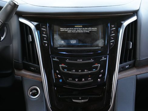 Used 2019 Cadillac Escalade ESV Premium Luxury RWD image 10