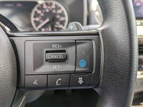 Used 2023 Nissan Rogue SV image 16