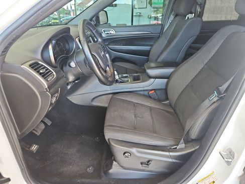 Used 2019 Jeep Grand Cherokee Laredo image 14