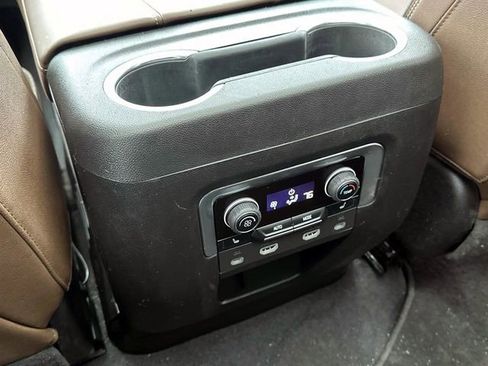 Used 2023 Chevrolet Suburban High Country image 15