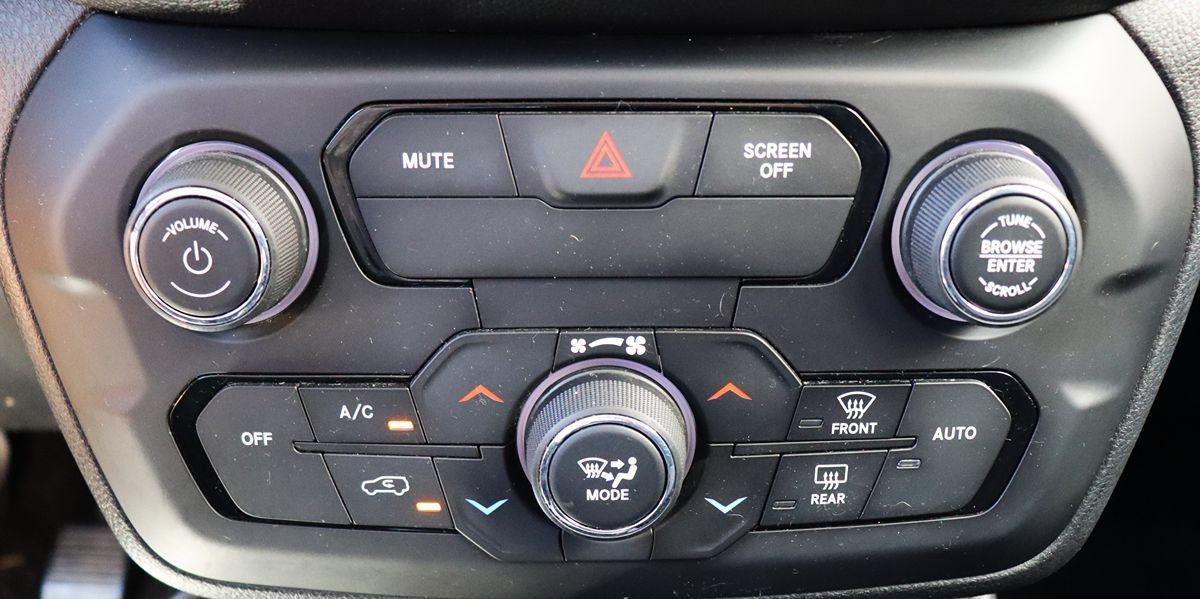 Used 2018 Jeep Renegade Latitude FWD image 45