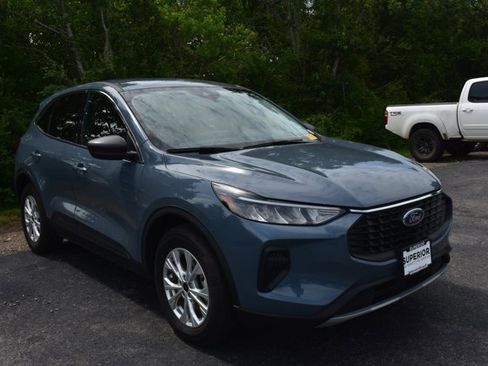Used 2023 Ford Escape Active w/ Tech Pack #1 AWD/4WD image 3