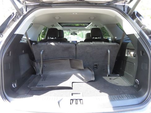 Used 2024 Ford Explorer XLT w/ Equipment Group 202A AWD/4WD image 18