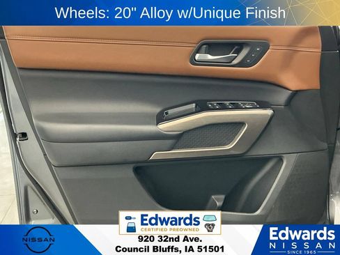 Used 2022 Nissan Pathfinder Platinum w/ Cargo Package AWD/4WD image 25
