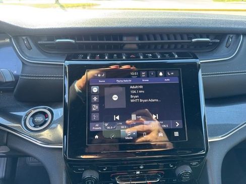 Used 2023 Jeep Grand Cherokee Altitude image 17