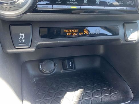 Used 2021 Toyota RAV4 XLE w/ Convenience Package FWD image 27