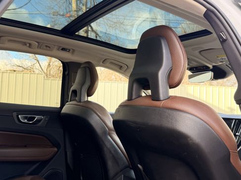 Used 2019 Volvo XC60 T5 Momentum w/ Multimedia Package image 19