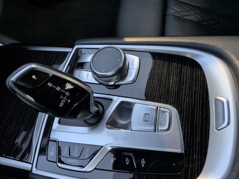 Used 2019 BMW 750i w/ M Sport Package image 19