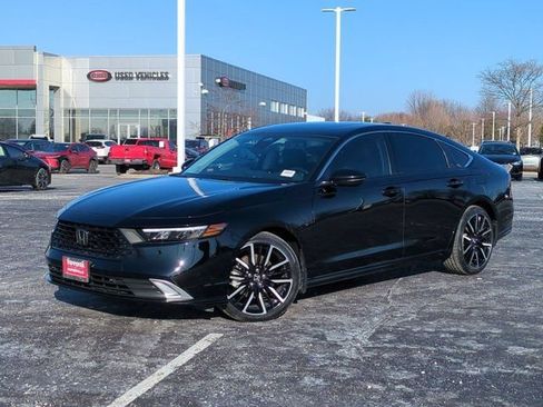 Used 2025 Honda Accord Touring image 2