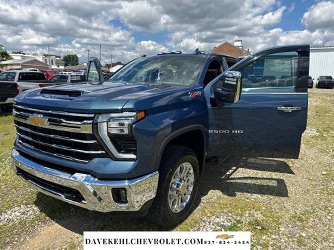 Used 2024 Chevrolet Silverado 2500 LTZ w/ LTZ Plus Package AWD/4WD image 10