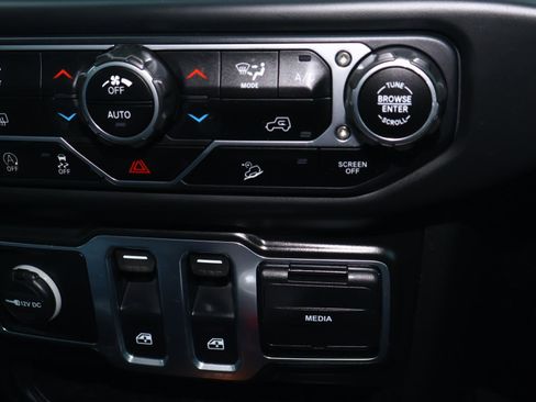 Used 2020 Jeep Wrangler Sport image 23