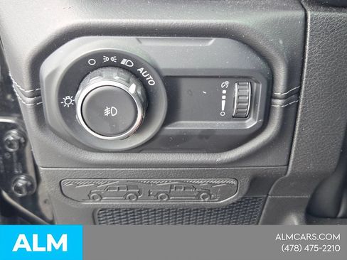 Used 2025 Jeep Wrangler Unlimited Rubicon AWD/4WD image 25