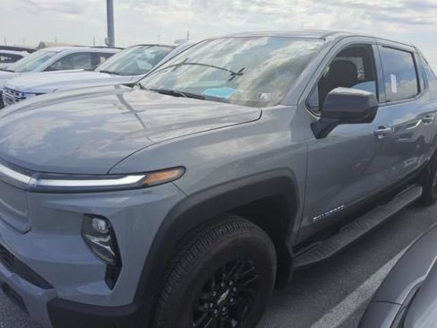 Used 2026 Chevrolet Silverado EV LT AWD/4WD image 3
