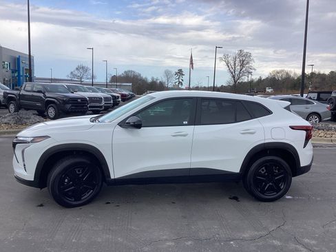 Used 2025 Chevrolet Trax LS image 6