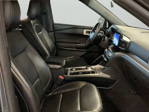 Used 2020 Ford Explorer XLT w/ Equipment Group 202A AWD/4WD image 33
