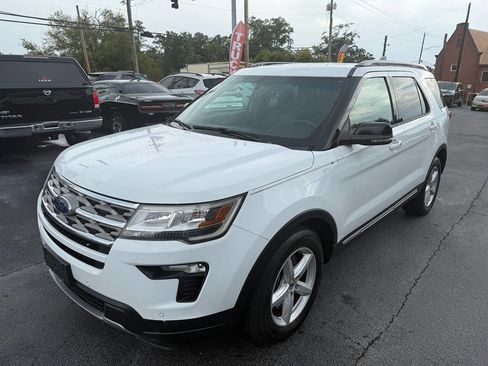 Used 2018 Ford Explorer XLT w/ Equipment Group 202A image 8