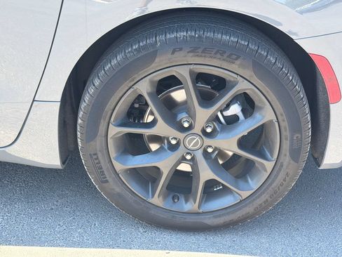 Used 2025 Chrysler Pacifica Limited FWD image 18