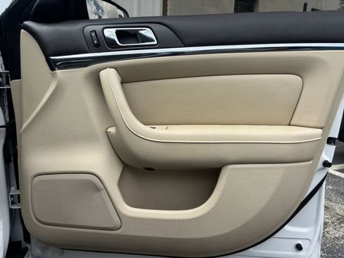 Used 2011 Lincoln MKS FWD image 47