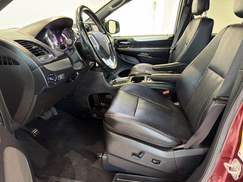 Used 2020 Dodge Grand Caravan GT FWD image 12