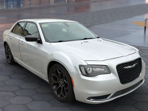 Used 2019 Chrysler 300 Touring w/ Sport Appearance Package image 19