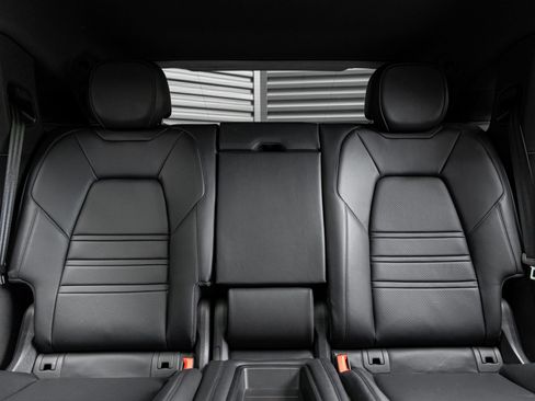 Certified 2025 Porsche Cayenne S AWD/4WD image 27