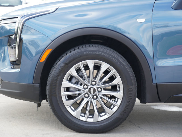 Used 2025 Cadillac XT4 Premium Luxury w/ Cold Weather Package FWD image 13