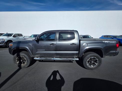 Used 2016 Toyota Tacoma TRD Sport AWD/4WD image 8