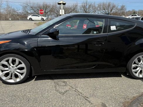 Used 2013 Hyundai Veloster w/ Style Pkg image 13