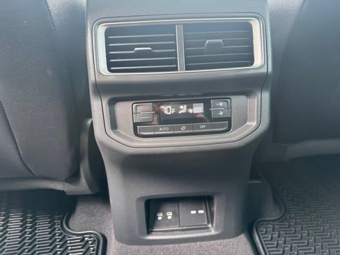 Used 2024 Volkswagen Atlas Peak Edition SE AWD/4WD image 23